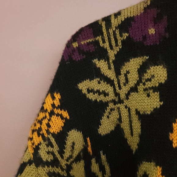 Vintage Nordic Style Floral Knit Sweater - Picture 9 of 16